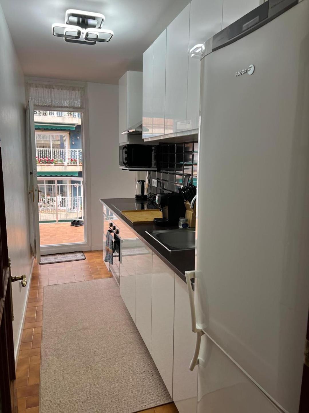 Logement Avec Vue Laterale Mer Пинеда-де-Мар Экстерьер фото